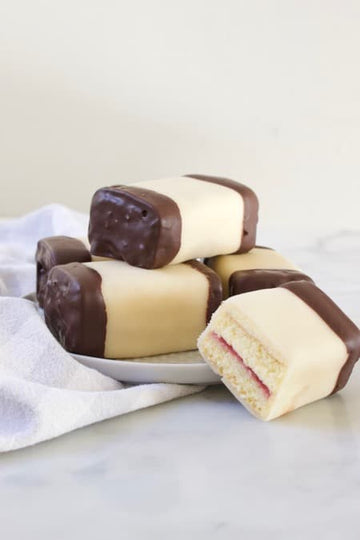 Oma's Oven Large Marzipan Cakes w/ Raspberry Filling 5pc 250g